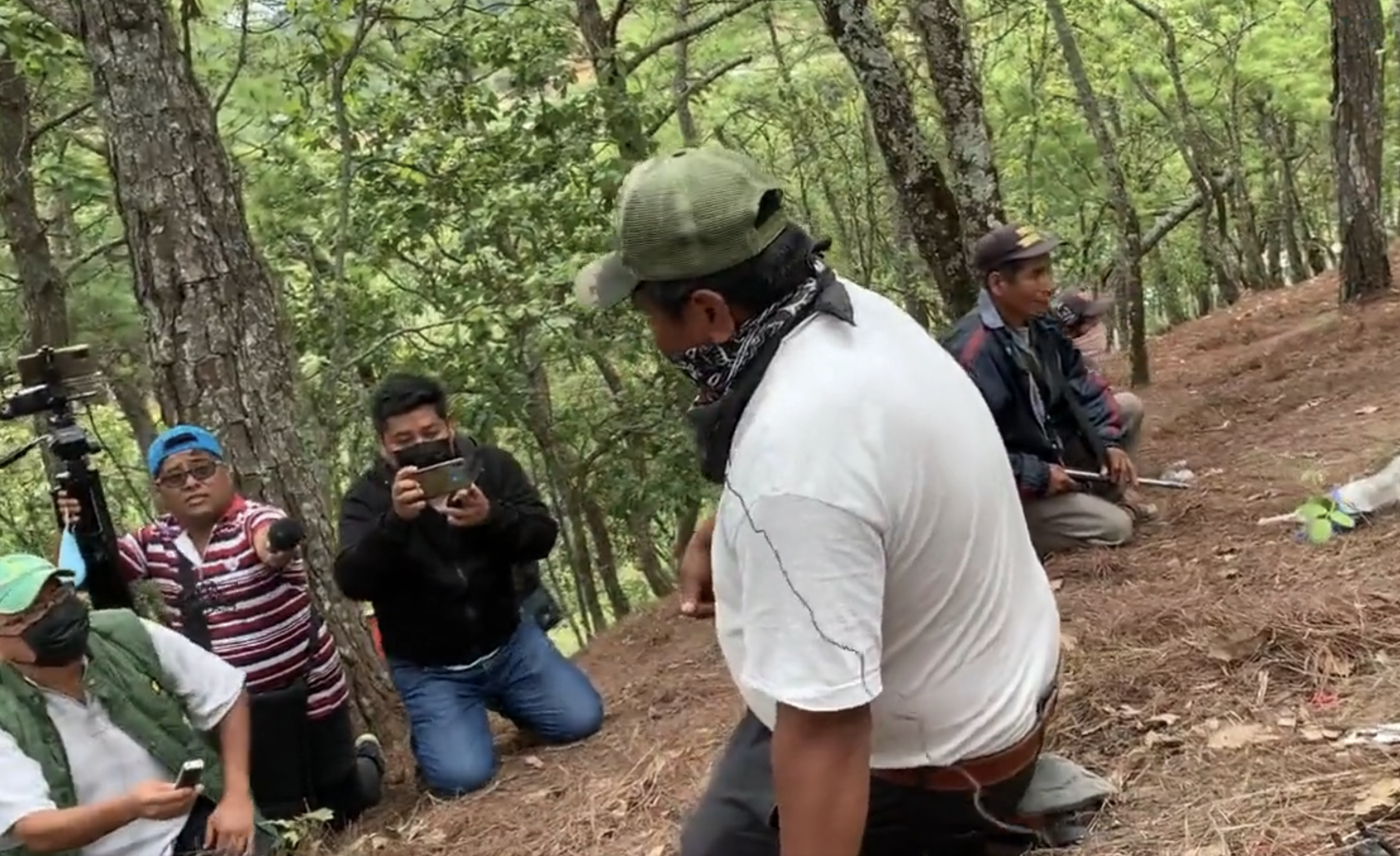 #Video Atacan a indígenas de Chilapa durante conferencia de prensa