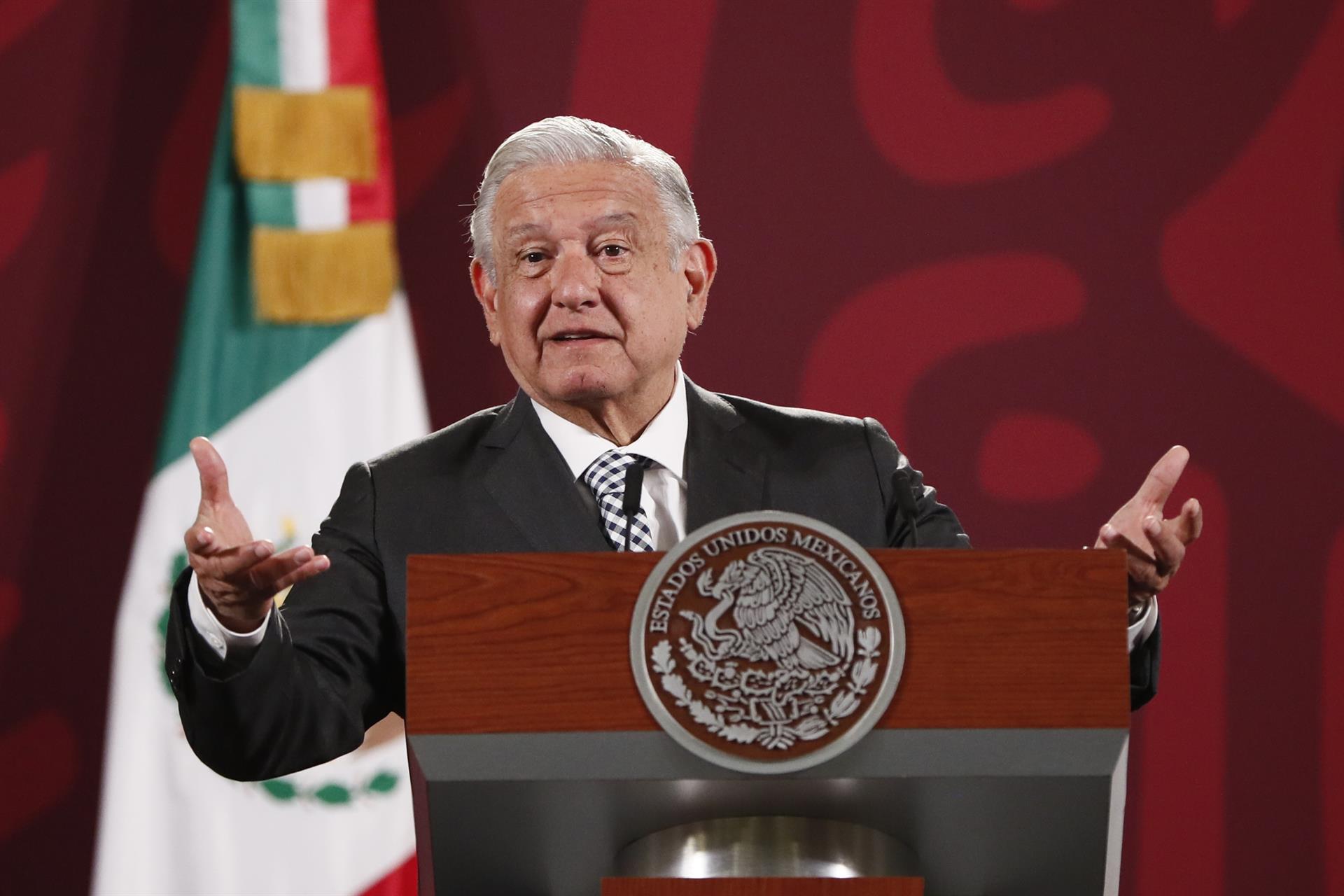 Fuerzas Armadas se fortalecen al dar a conocer archivos militares sobre Guerra Sucia: AMLO Fuerzas Armadas se fortalecen al dar a conocer archivos militares sobre Guerra Sucia: AMLO