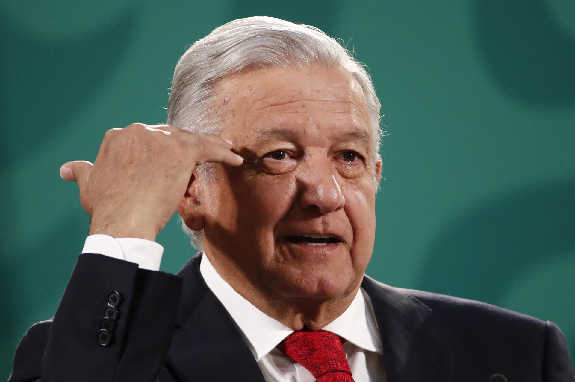 López Obrador promete plan energético “sorprendente” tras charla con Kerry
