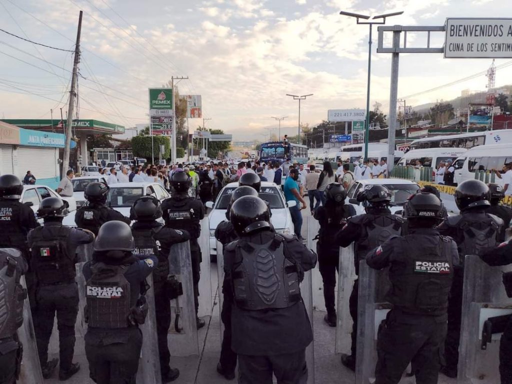 Transportistas bloquean la Autopista del Sol en exigencia de seguridad - antimotines-en-protesta-de-transportistas-1024x768