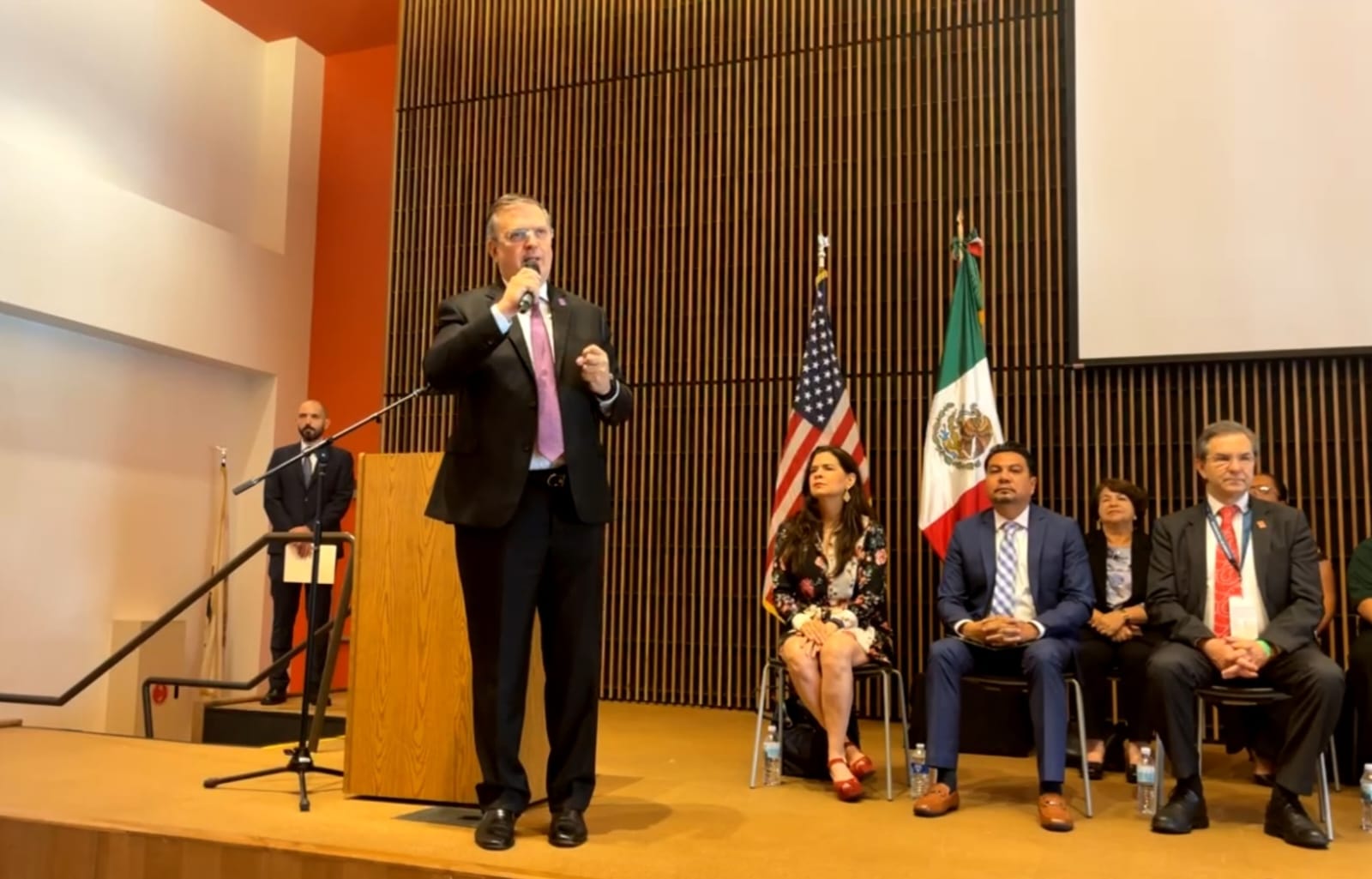 Inicia ‘Jóvenes Construyendo el Futuro’ en Los Ángeles con 3 mil beneficiarios Inicia ‘Jóvenes Construyendo el Futuro’ en Los Ángeles con 3 mil beneficiarios
