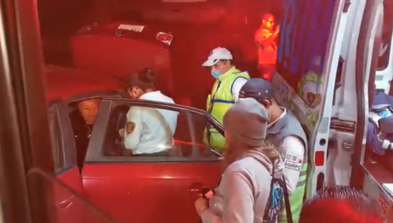 Choque entre dos autos y una patrulla en la México-Cuernavaca deja cinco lesionados Choque entre dos autos y una patrulla en la México-Cuernavaca deja cinco lesionados