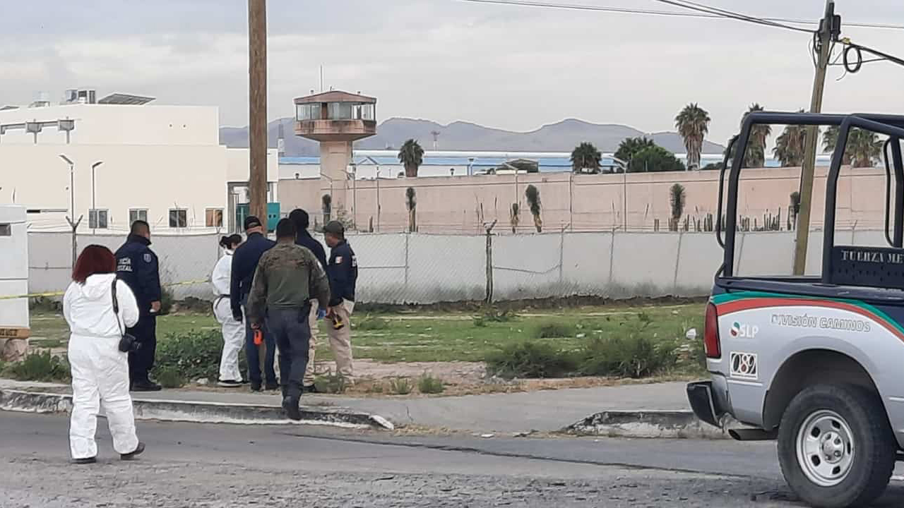 #Video Grupos armados desatan balacera en inmediaciones del penal La Pila de SLP #Video Grupos armados desatan balacera en inmediaciones del penal La Pila de SLP