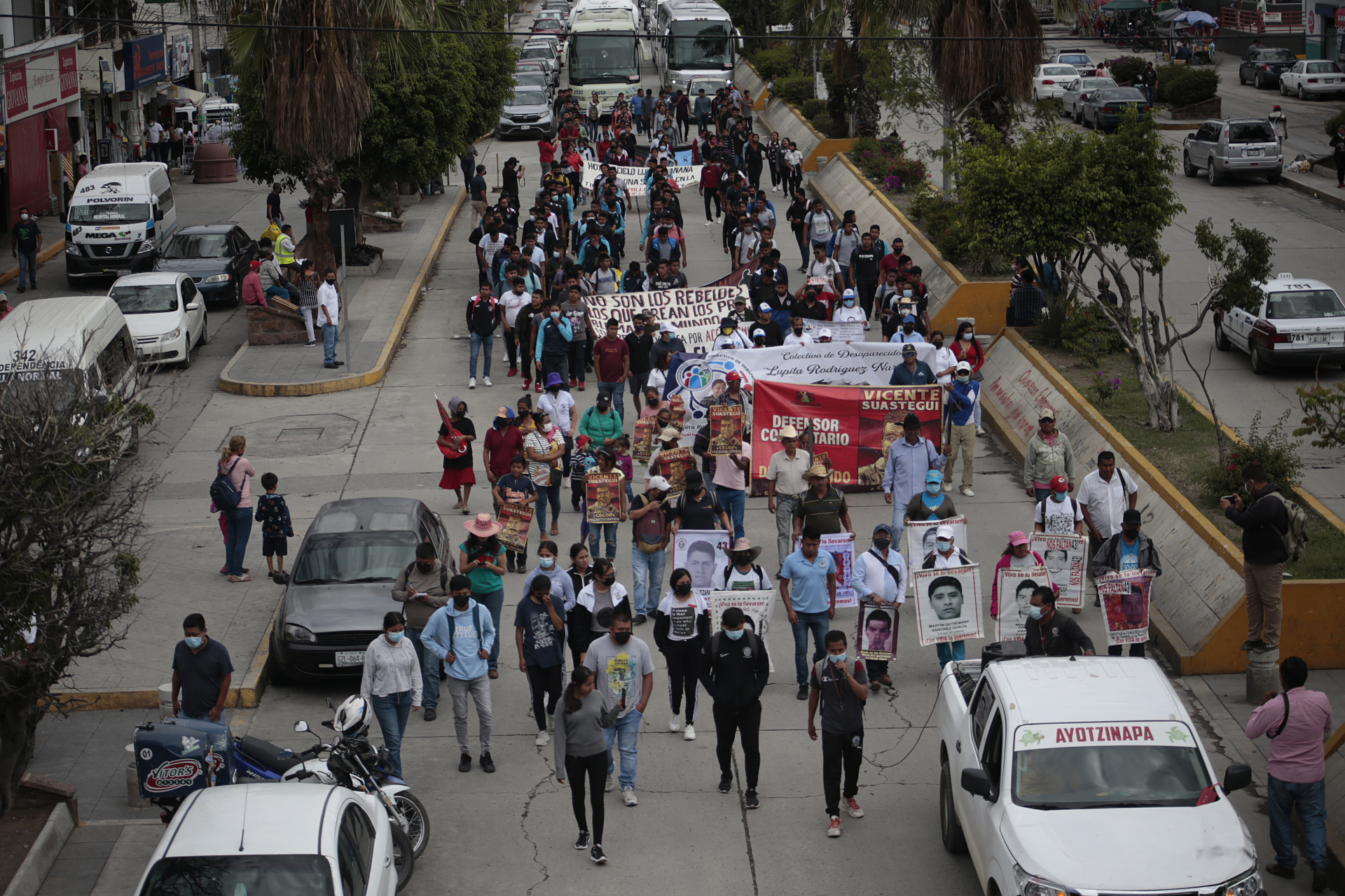 Padres de normalistas del caso Ayotzinapa protestan por estancamiento de investigación