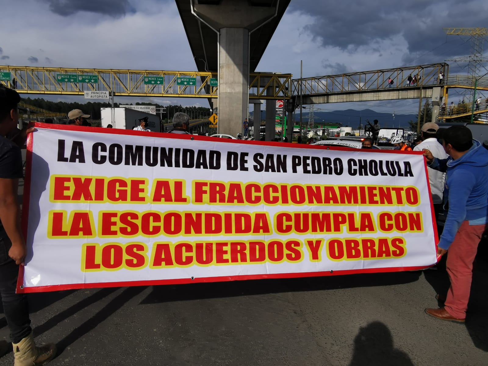 Pobladores bloquean carretera México-Toluca para exigir entrega de obras Pobladores bloquean carretera México-Toluca para exigir entrega de obras