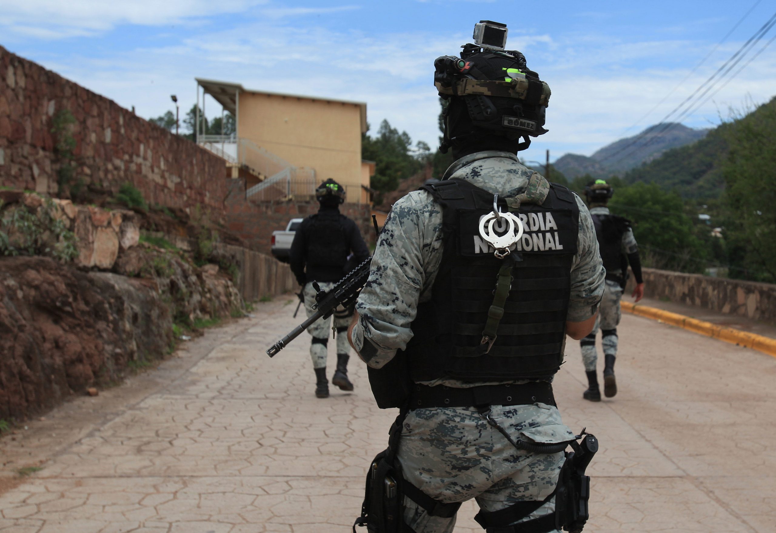 Continúa búsqueda del presunto asesino de sacerdotes jesuitas en Chihuahua