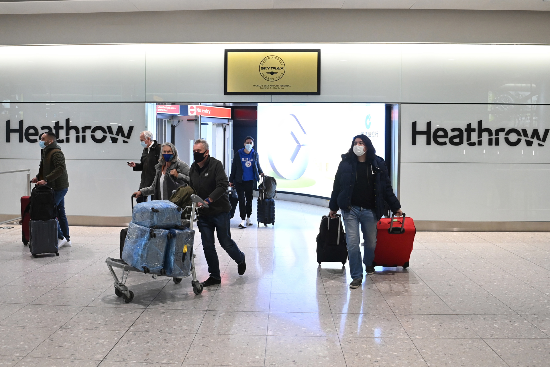 Caos en los aeropuertos británicos por las cancelaciones de vuelos