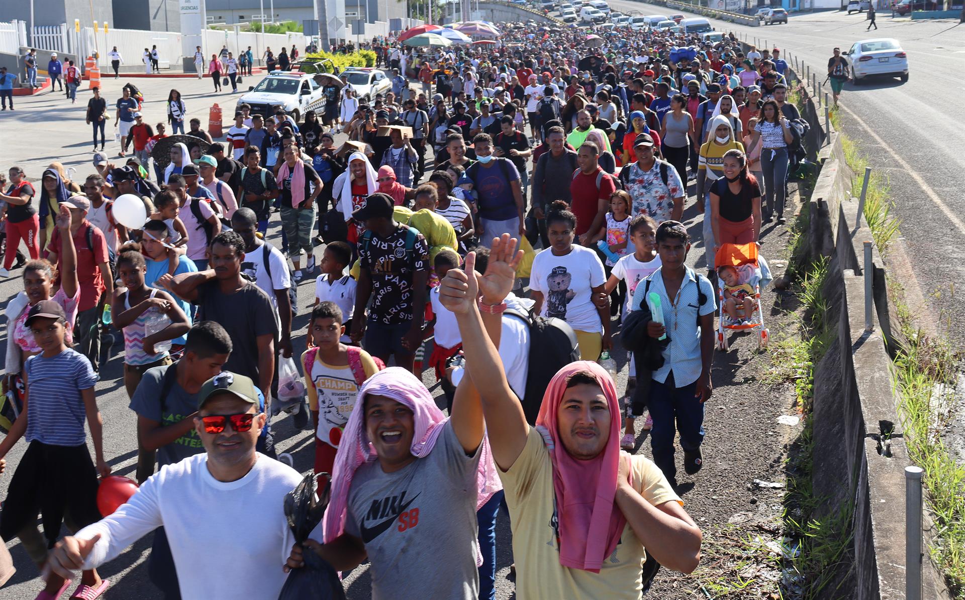 Caravana con 3 mil migrantes sale de Chiapas en busca de regularización