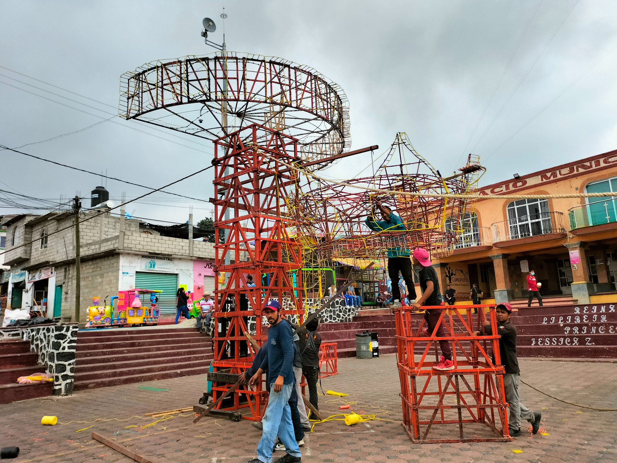Explosión de pirotecnia en Tlalnepantla, Morelos, deja al menos 6 heridos Explosión de pirotecnia en Tlalnepantla, Morelos, deja al menos 6 heridos