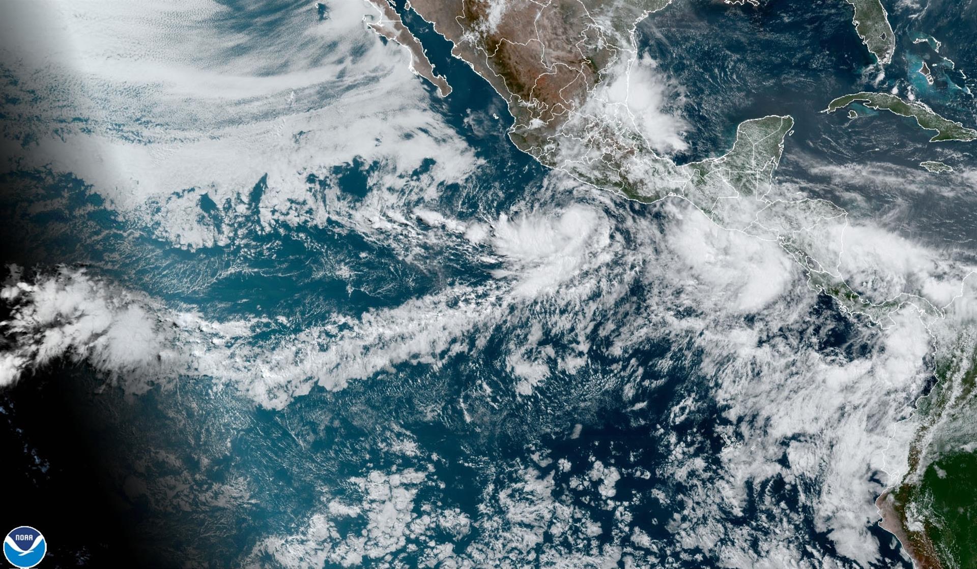 Blas se intensifica y ya es Huracán Categoría 1, informa el SMN Blas se intensifica y ya es Huracán Categoría 1, informa el SMN