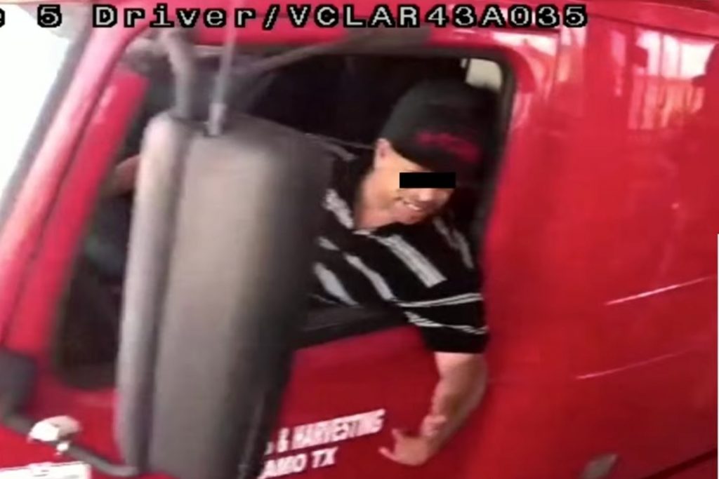 Imputan cargos a detenidos por tragedia en San Antonio - conductor-trailer-homero-migrantes-san-antonio-texas-1024x683