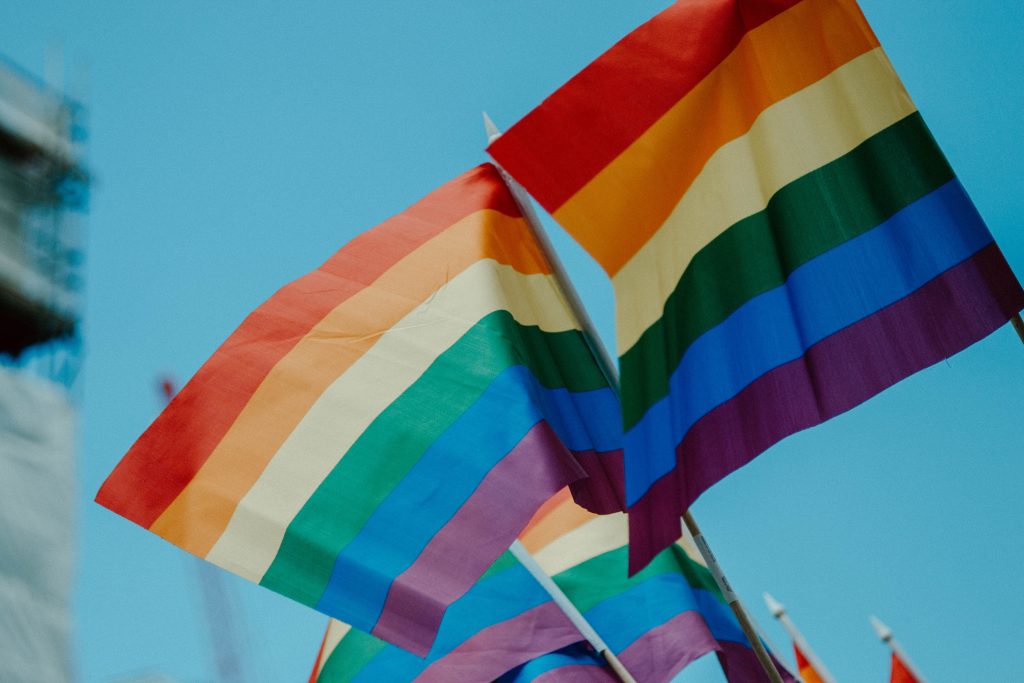 Senado de EE.UU. aprueba el proyecto de ley que defiende el matrimonio gay - daniel-james-dhw68hz9kba-unsplash-1024x683