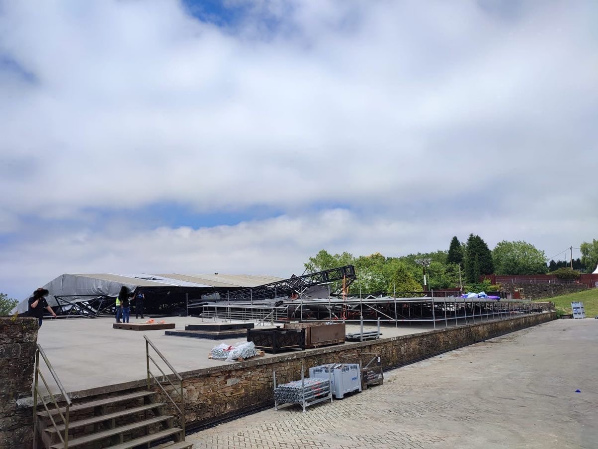 Se desploma escenario de festival musical en España; hay dos heridos graves Se desploma escenario de festival musical en España; hay dos heridos graves