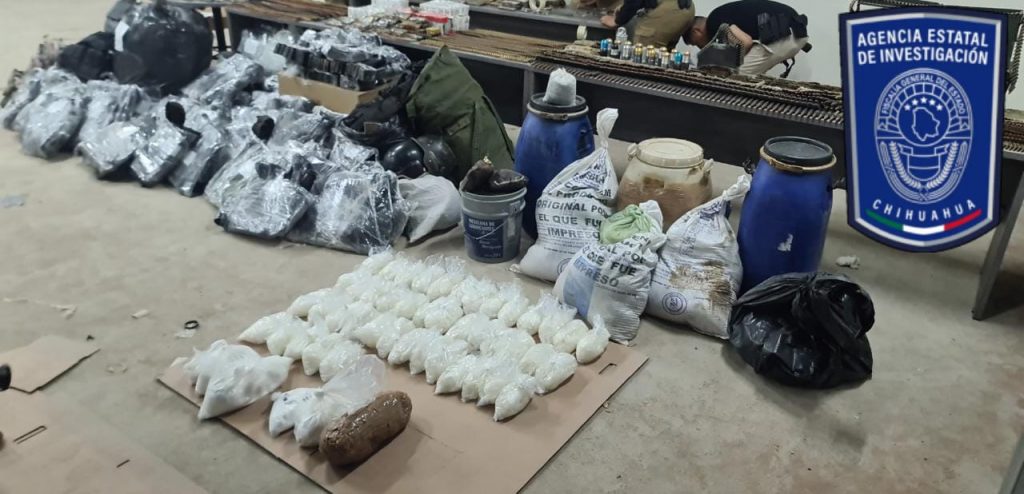 Rescatan a víctima de secuestro y aseguran arsenal en Urique - drogas-y-equipo-tactico-asegurado-en-urique