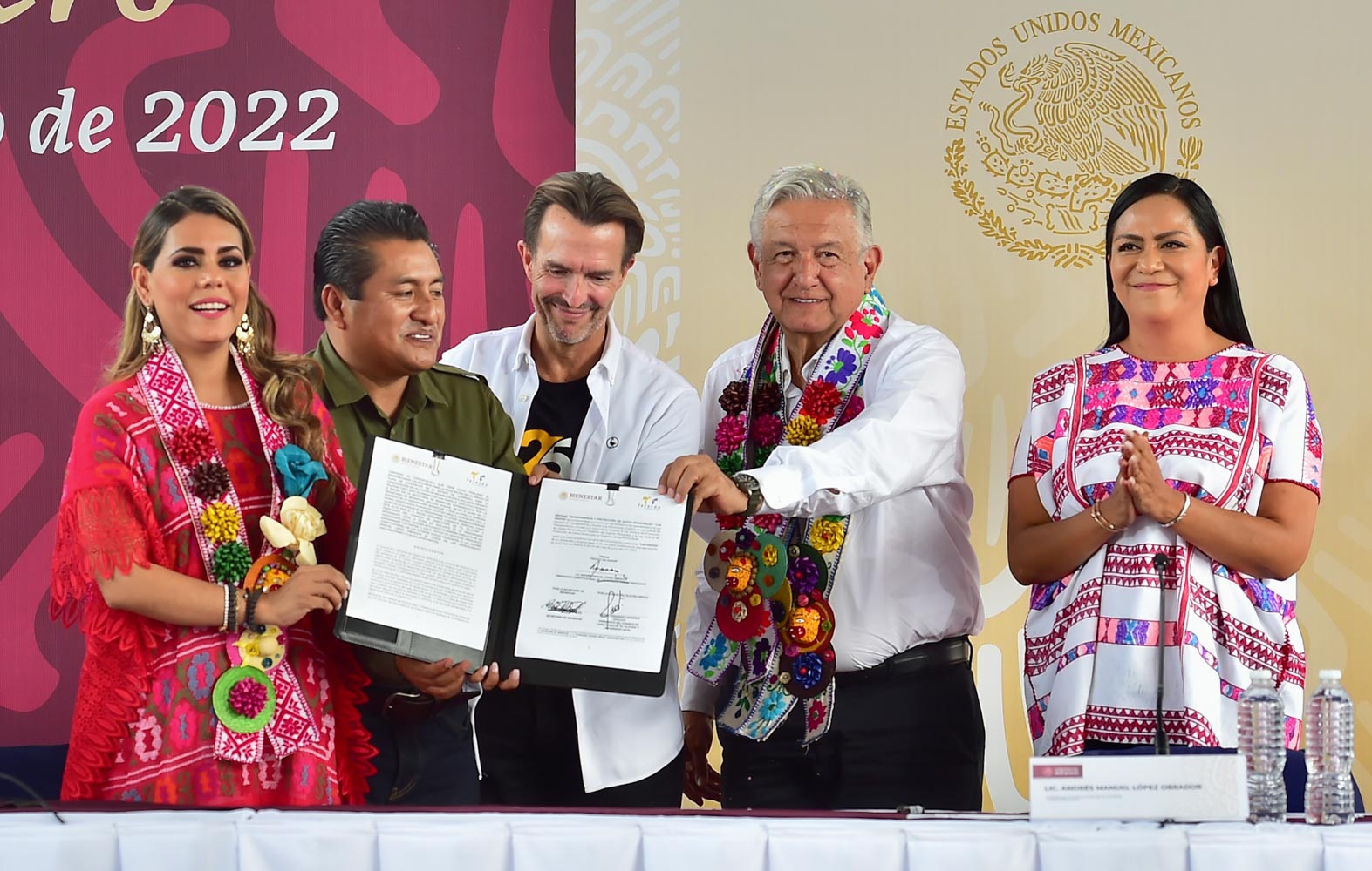 Fernando Landeros, presidente de Teletón, firma convenio para construir un CRIT en la Montaña de Guerrero Fernando Landeros, presidente de Teletón, firma convenio para construir un CRIT en la Montaña de Guerrero