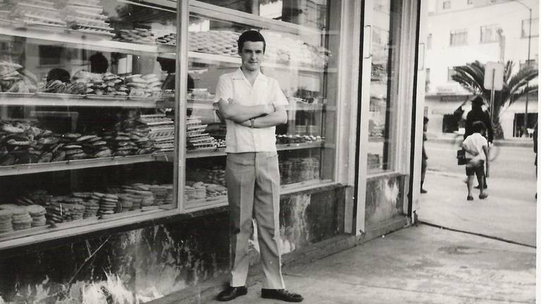 Murió Francisco Javier Juampérez, fundador de Pastelerías Esperanza - francisco-javier-juamperez-barberena-en-primera-panaderia-esperanza