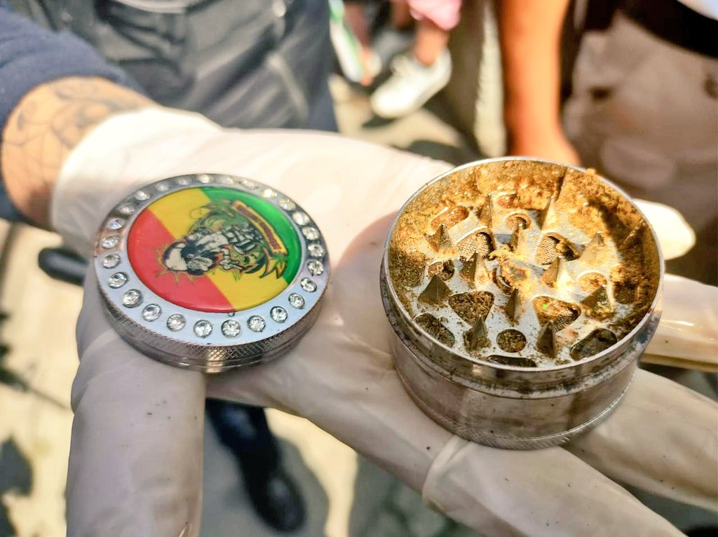 Se intoxican 42 personas por cannabis en primaria de Edomex - frasco-con-polvo-de-mariguana-llevado-a-la-primaria-por-un-alumno