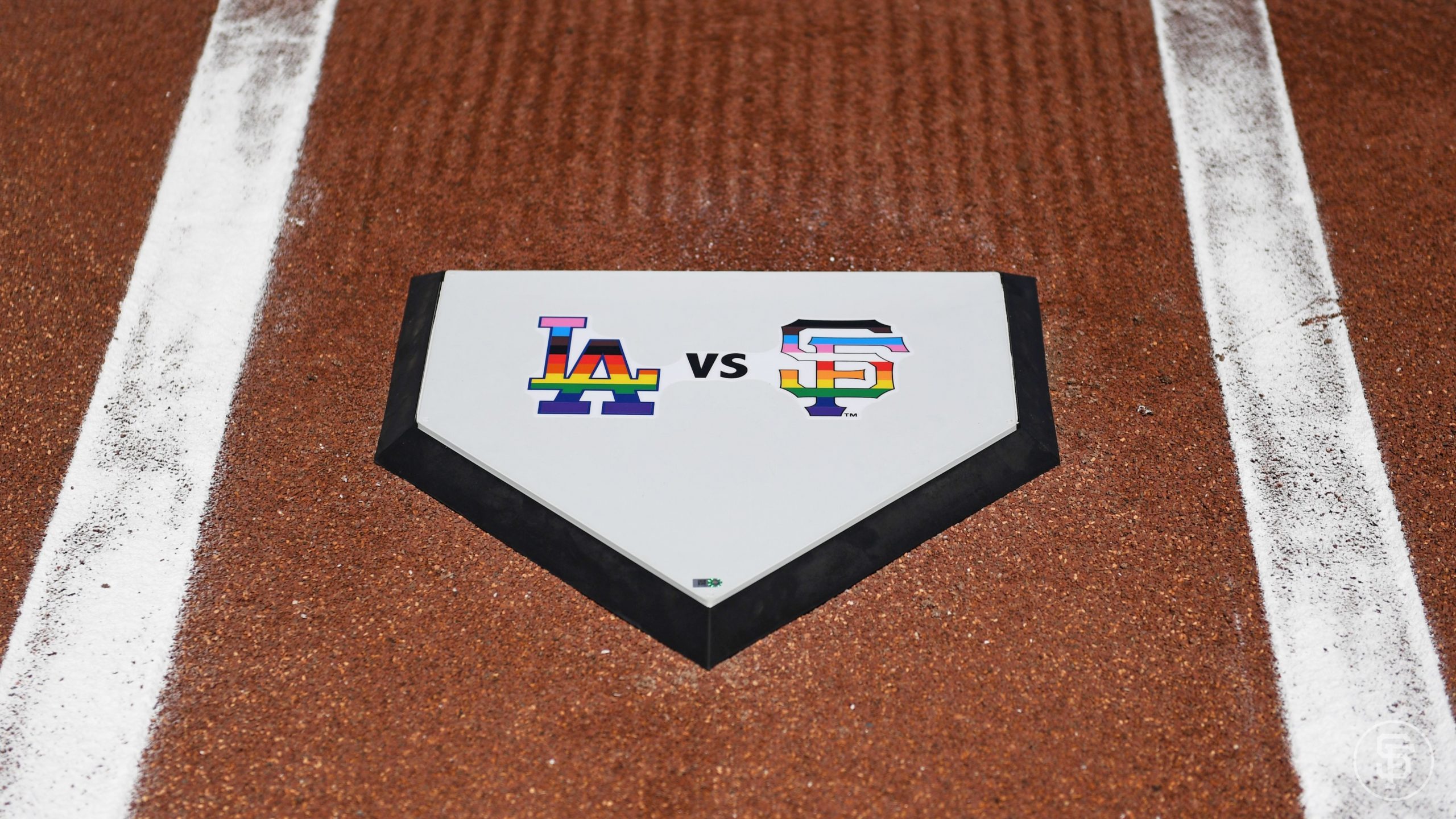 Giants y Dodgers, históricos rivales, se unen para apoyar comunidad LGBTQ+