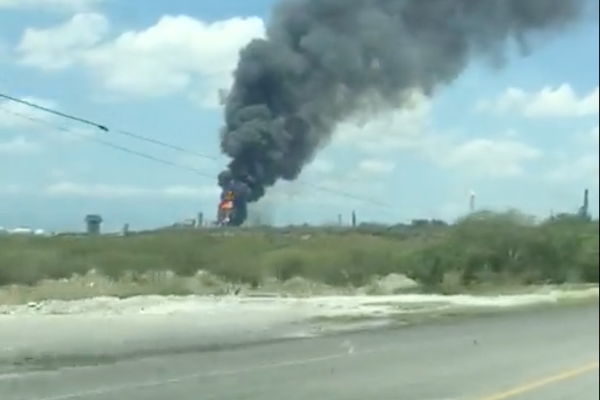 Controlan incendio en refinería de Cadereyta; autoridades descartan personas heridas