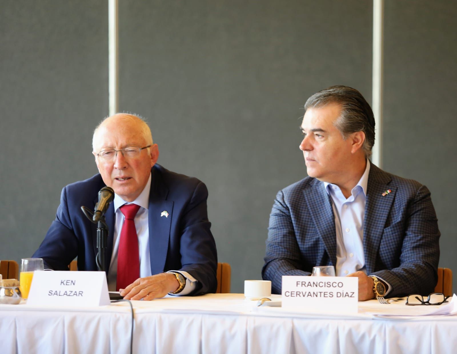 Ken Salazar augura nuevas inversiones estadounidenses en México Ken Salazar augura nuevas inversiones estadounidenses en México