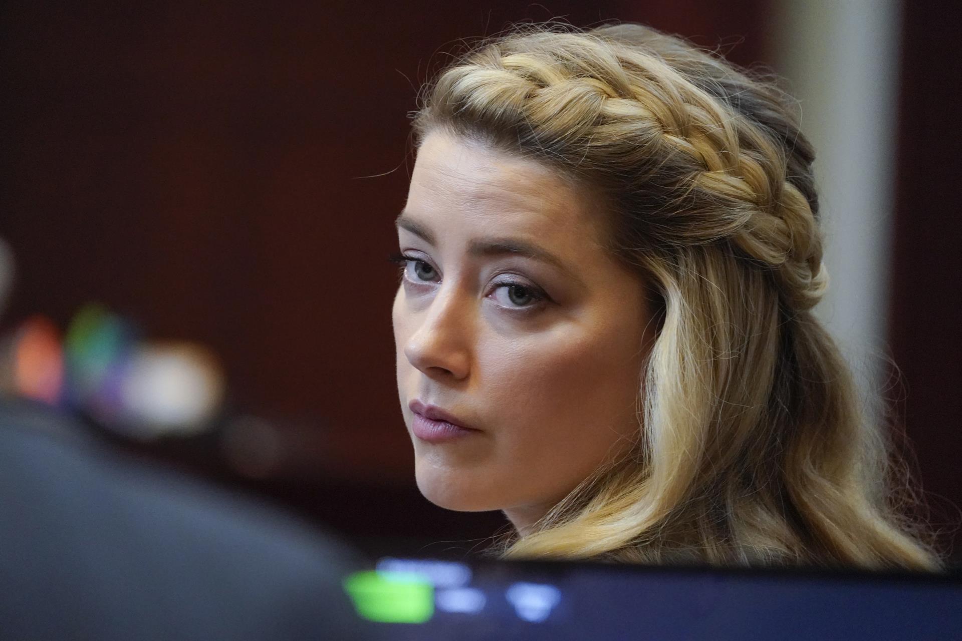 Amber Heard, “desconsolada” tras perder juicio contra Depp Amber Heard, “desconsolada” tras perder juicio contra Depp