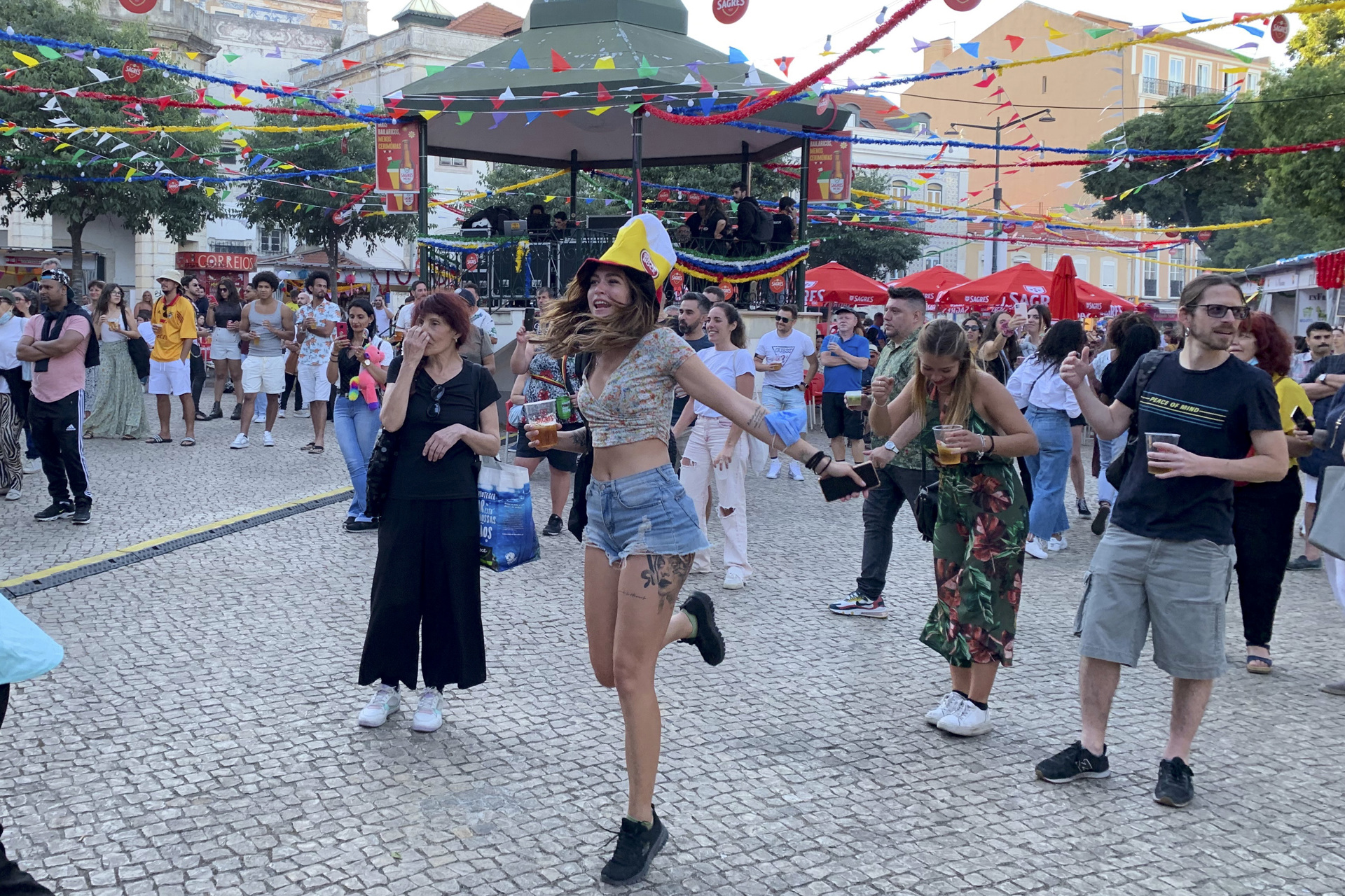 La amenaza del covid no empaña la vuelta de las fiestas populares de Portugal La amenaza del covid no empaña la vuelta de las fiestas populares de Portugal