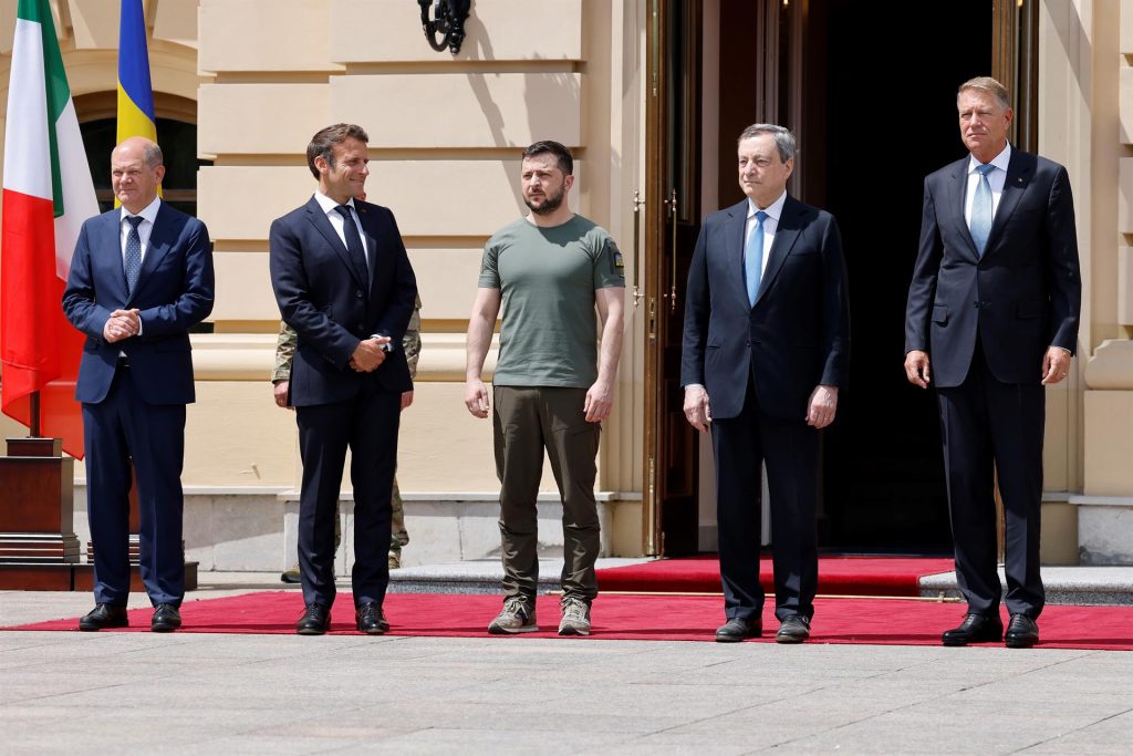 Scholz, Macron, Iohannis y Draghi visitan la ciudad ucraniana de Irpin - lideres-europeos-con-el-presidente-de-ucrania-volodimir-zelenski-1024x683