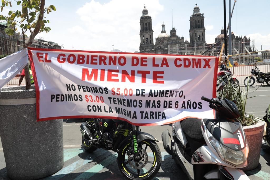 Transportistas llegan al Zócalo CDMX para manifestarse Transportistas llegan al Zócalo CDMX para manifestarse