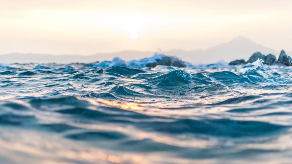 Calentamiento temporal de más de 2 grados podría causar daños irreversibles en el mundo: estudio - mar-oceano-agua-1024x576