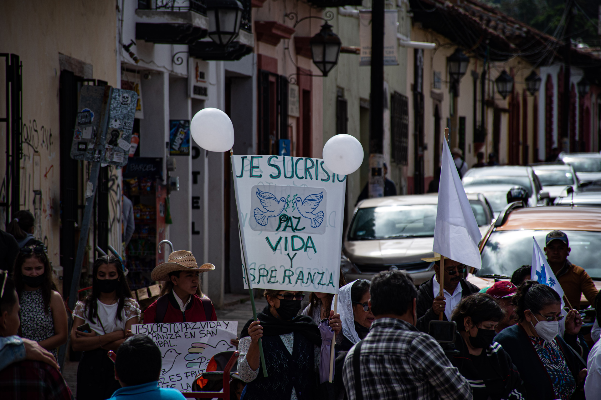 Cientos de mexicanos marchan por la paz tras hechos de violencia en Chiapas