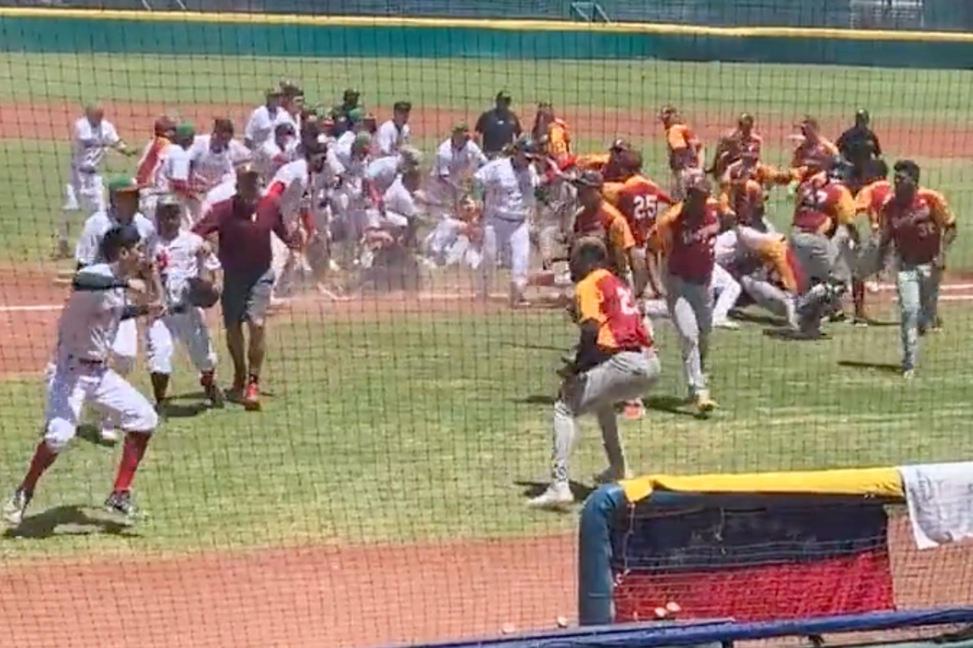 #Video México y Venezuela protagonizan bronca en Panamericano Sub 23 de béisbol