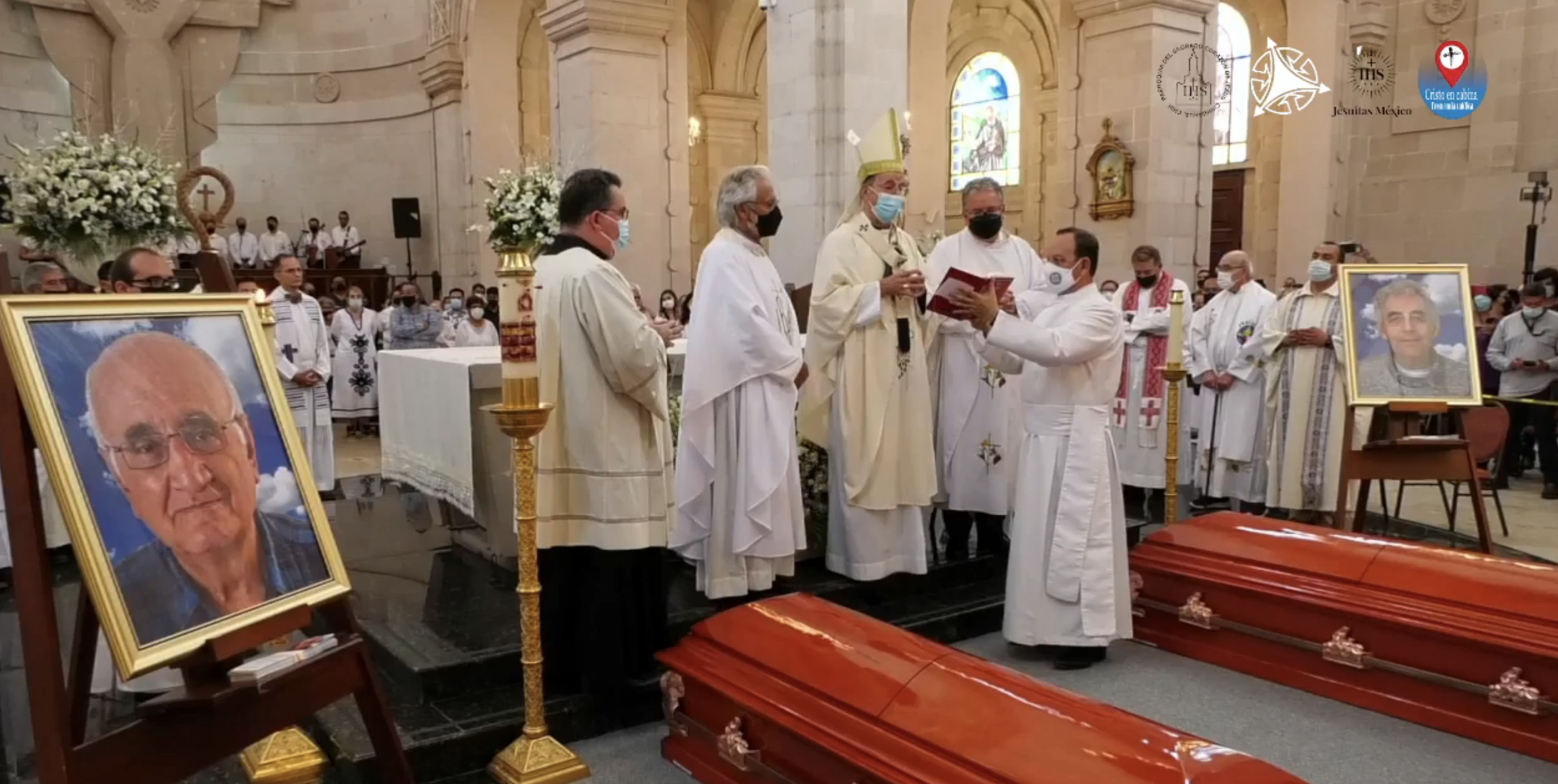 Realizan misa de cuerpo presente de sacerdotes asesinados en Chihuahua Realizan misa de cuerpo presente de sacerdotes asesinados en Chihuahua