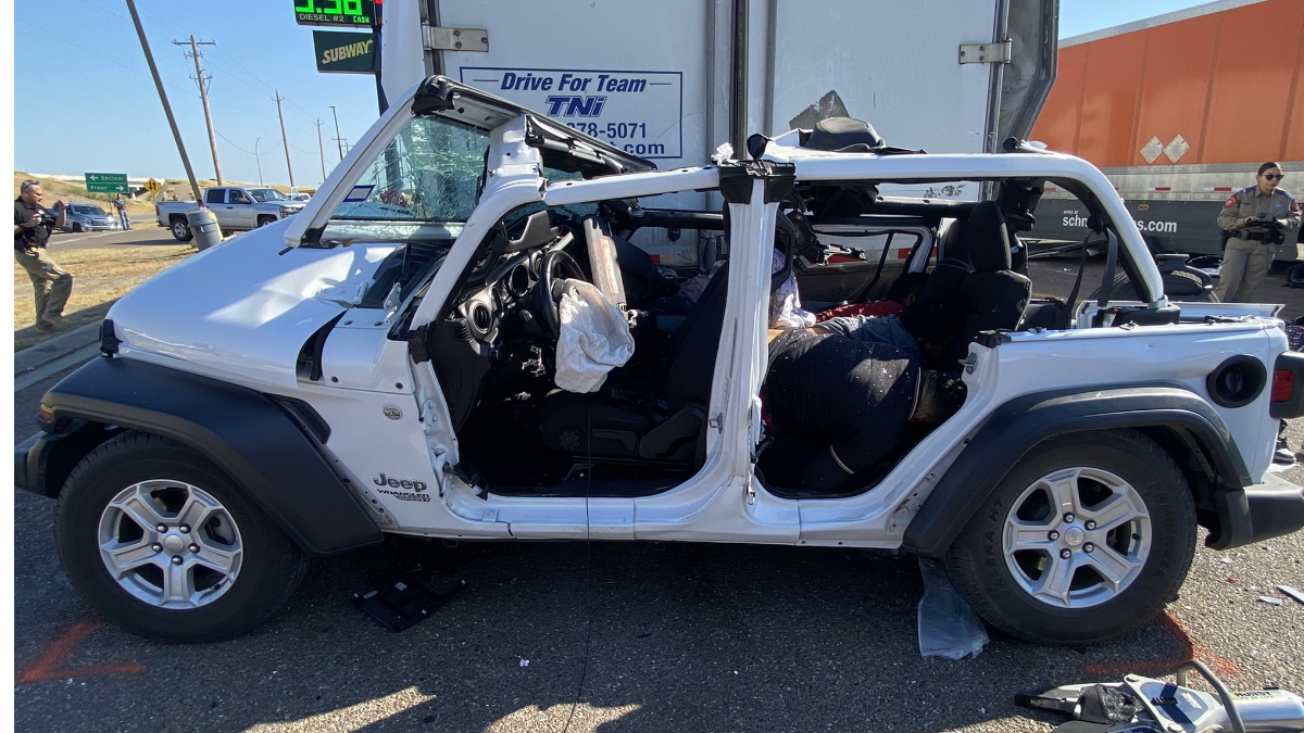 Al menos dos migrantes mexicanos muertos tras accidente en Texas Al menos dos migrantes mexicanos muertos tras accidente en Texas