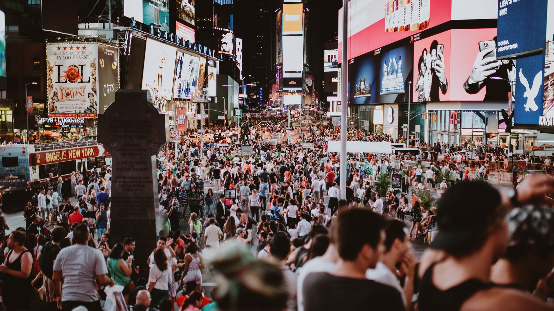 Estados Unidos envejece más rápido, al tiempo que latinos empujan un país más diverso