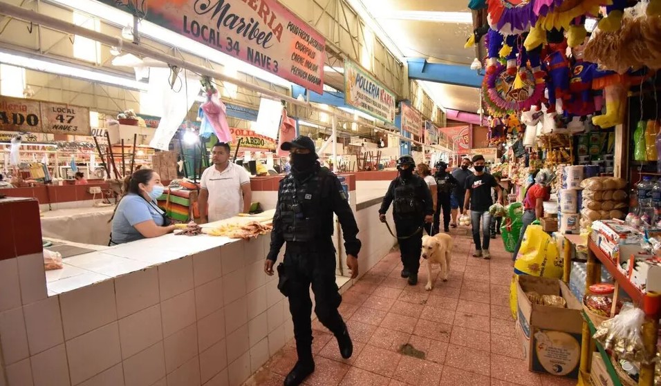 Reanudan venta de pollo en Chilpancingo con vigilancia policial