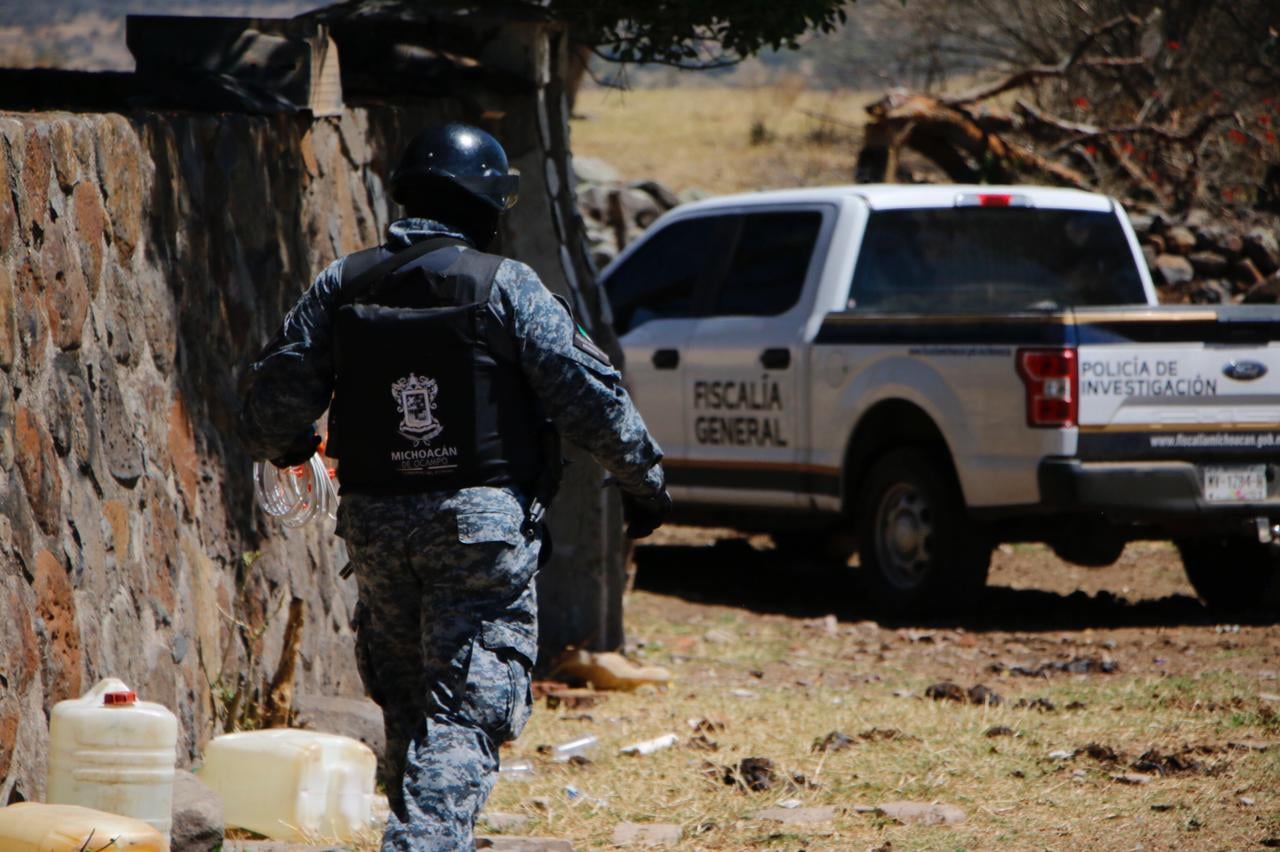 Descubren en Michoacán diez cadáveres en fosas clandestinas