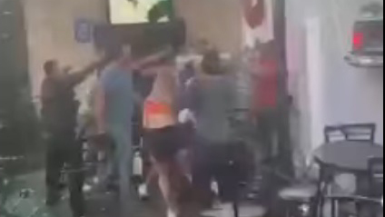 #Video Clientes pelean en bar de Torreón y autoridades clausuran el negocio