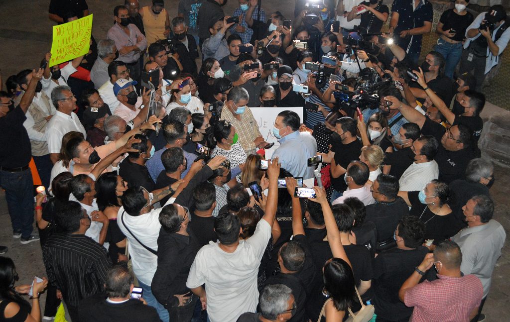 Periodistas marchan en Ciudad Victoria por asesinato de Antonio de la Cruz - periodistas-marchan-en-ciudad-victoria-por-asesinato-de-antonio-de-la-cruz-2-1024x647