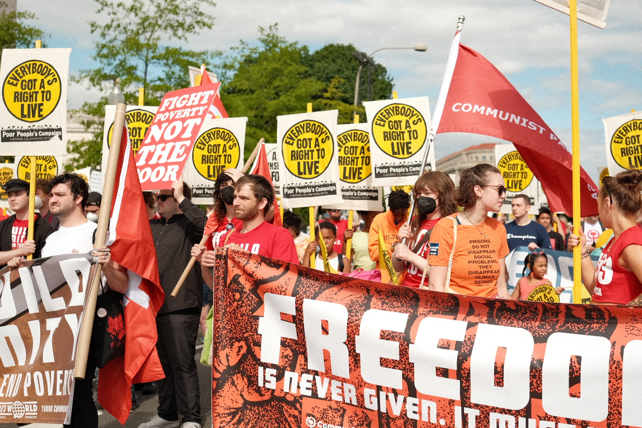 Protestan frente al Capitolio contra la desigualdad en EE.UU.