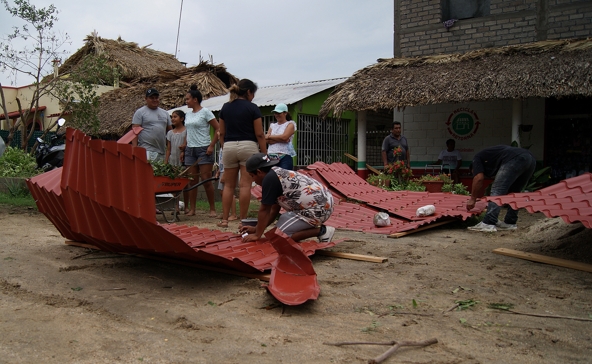 Recuperan nueve cuerpos en Oaxaca tras paso de Agatha; resta localizar a cuatro personas Recuperan nueve cuerpos en Oaxaca tras paso de Agatha; resta localizar a cuatro personas
