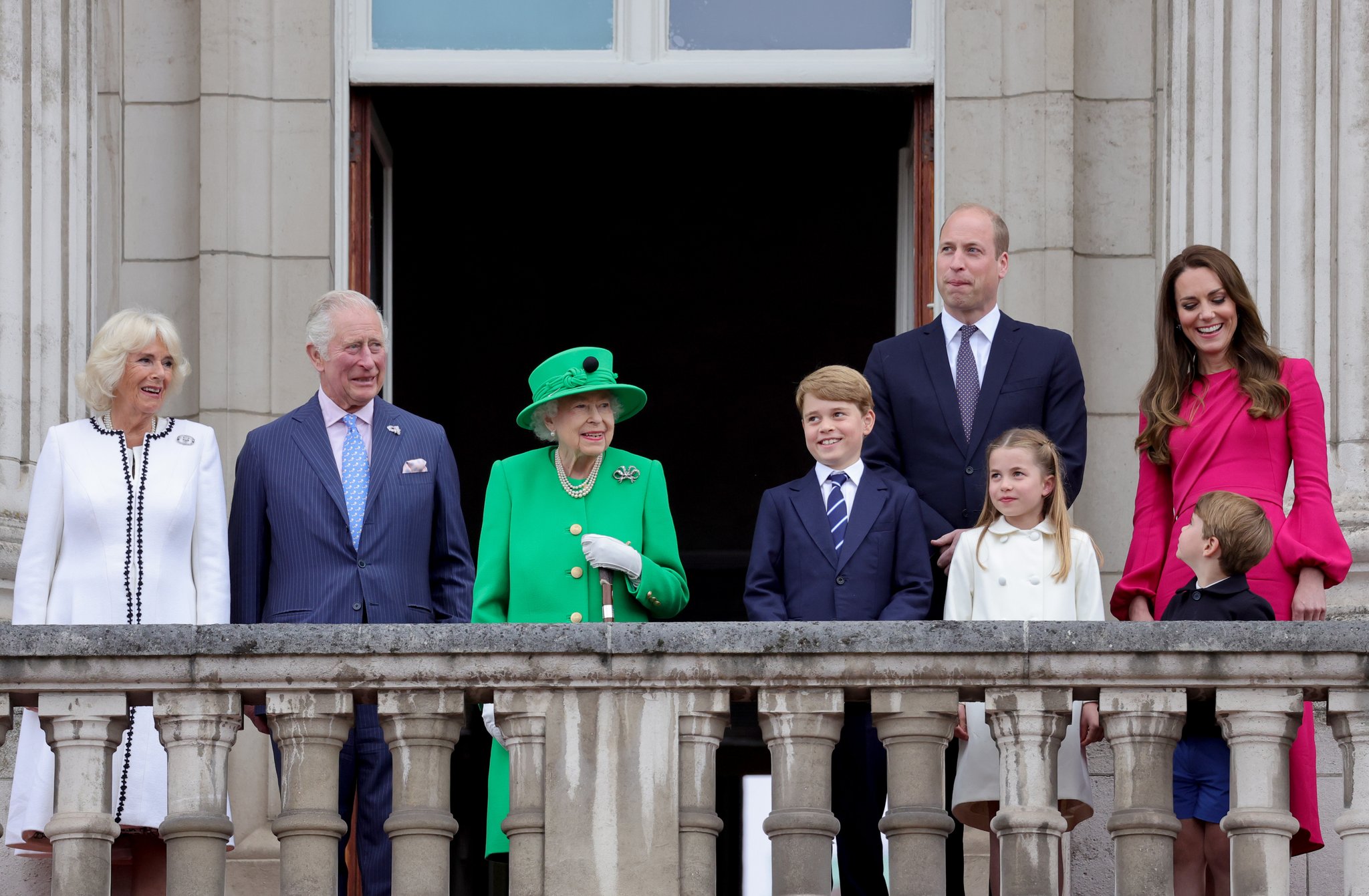 Culmina Jubileo con saludo de la Reina Isabel II junto a los futuros reyes