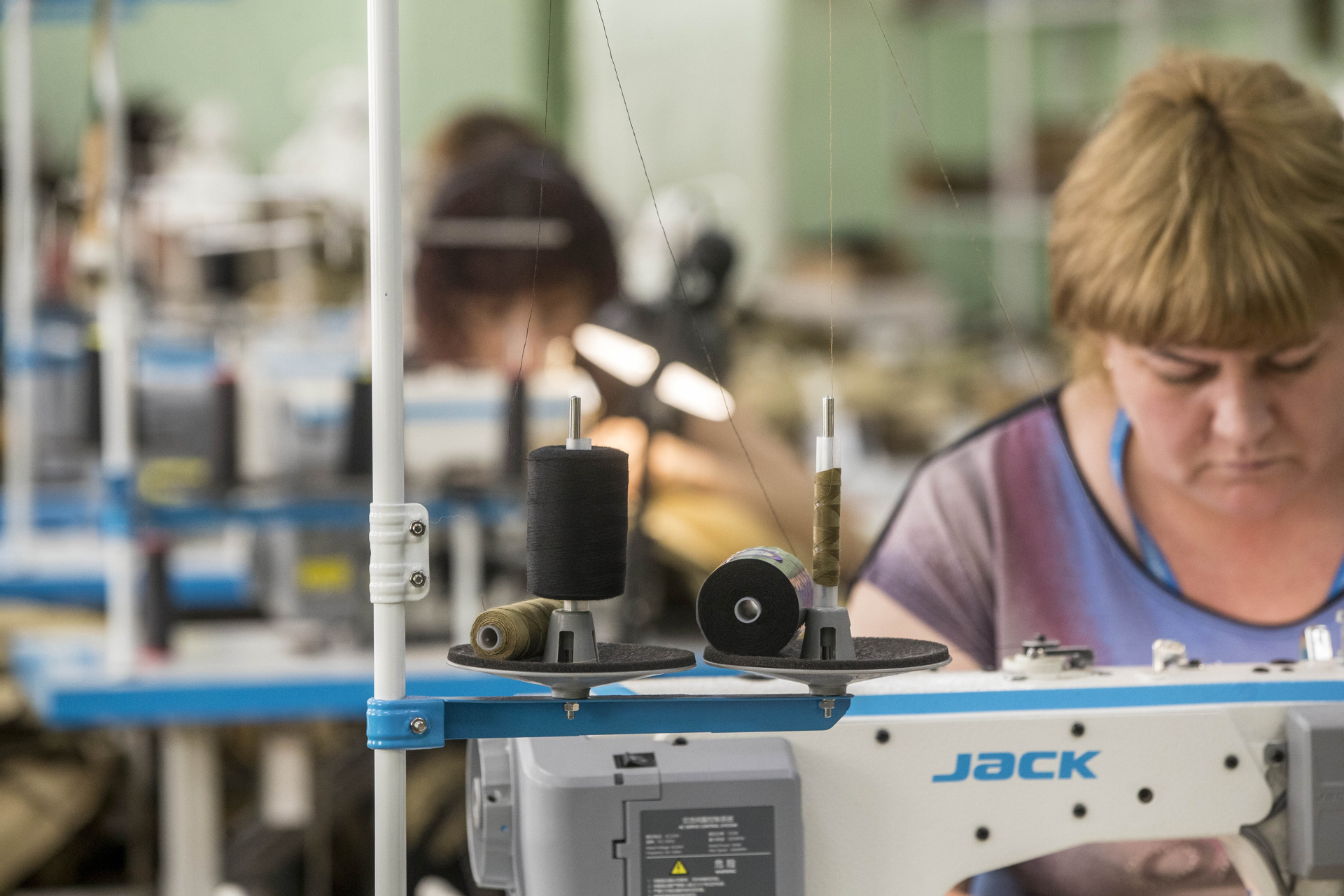 Un empleo para mujeres ucranianas que ayudan a hijos y esposos en el frente Un empleo para mujeres ucranianas que ayudan a hijos y esposos en el frente