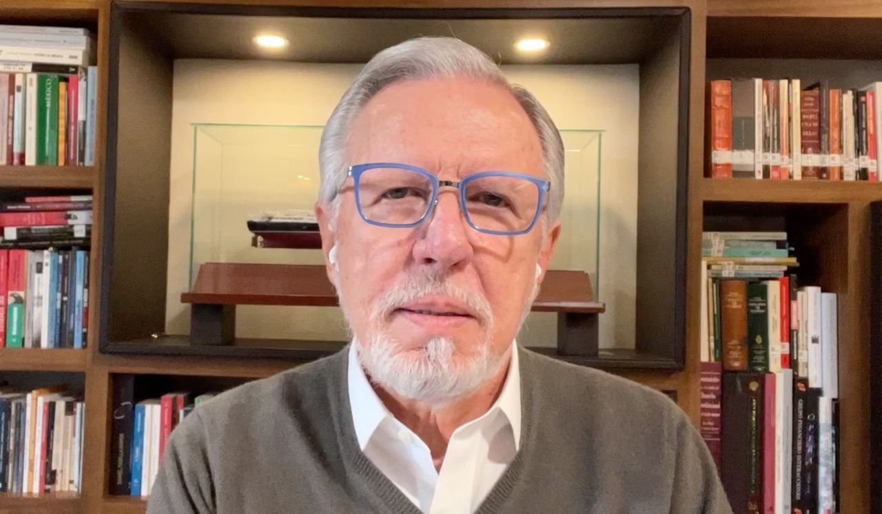 Pinche pasado, canceló el presente