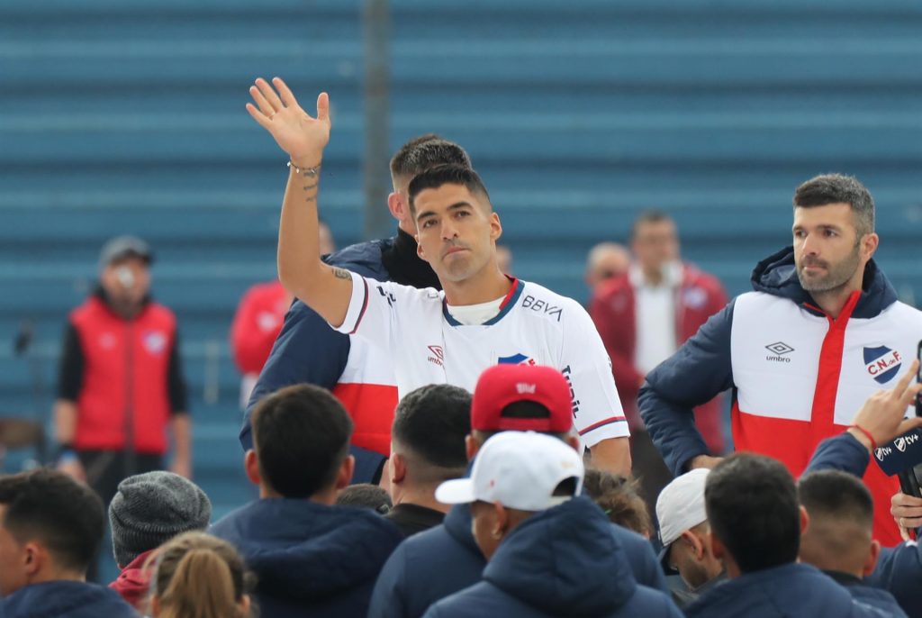 #Fotos Uruguay se rinde ante un gigante llamado Luis Suárez - 7027e272fd66b9348423bfd5455710977cd7729bw-1-1024x686