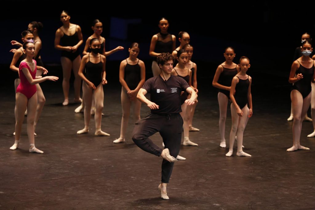 #Video Isaac Hernández impulsa nuevos talentos de la danza - a7ac95cee23036808d8ed35b87da1e6134857178w-1024x683