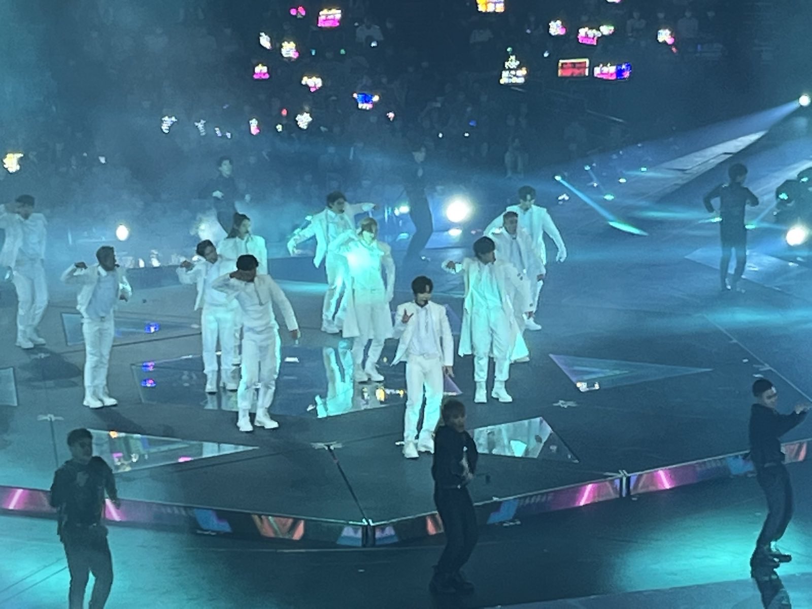 Abren investigación en Hong Kong por caída de pantalla durante un concierto