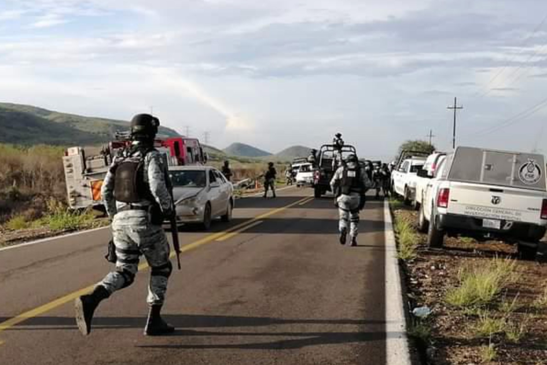 Choque entre auto y patrulla de Guardia Nacional deja un muerto y 9 heridos en Sinaloa Choque entre auto y patrulla de Guardia Nacional deja un muerto y 9 heridos en Sinaloa