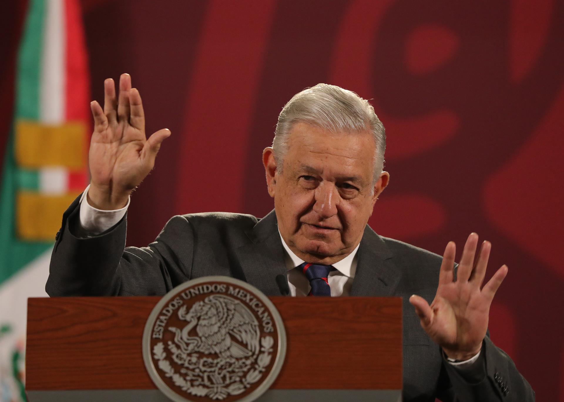 Amaga AMLO con nueva reforma a Ley de Austeridad para que funcionarios no ganen más que el presidente