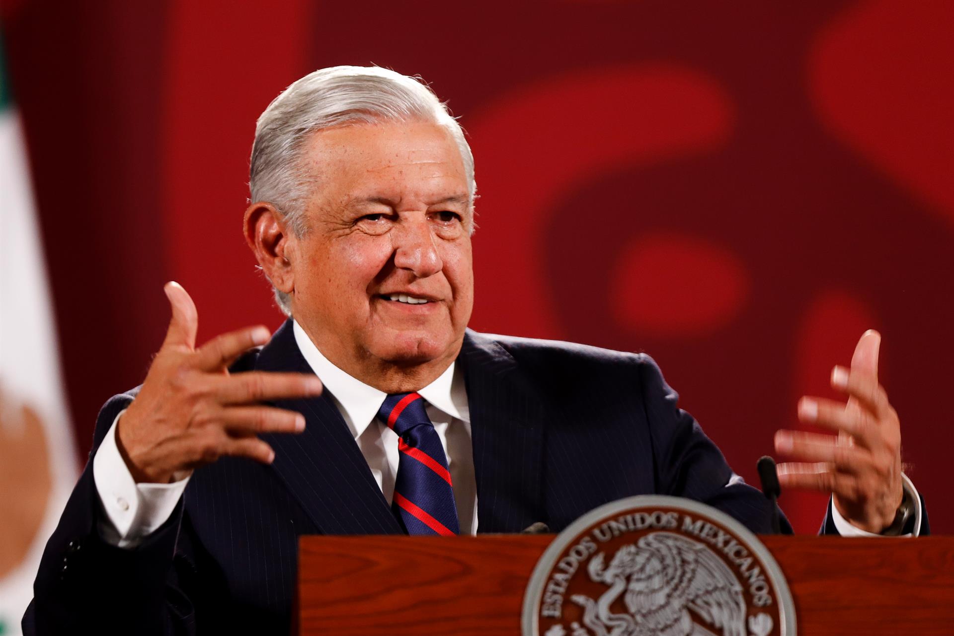 AMLO tacha de “inmoral y vulgar” la orden migratoria de Texas
