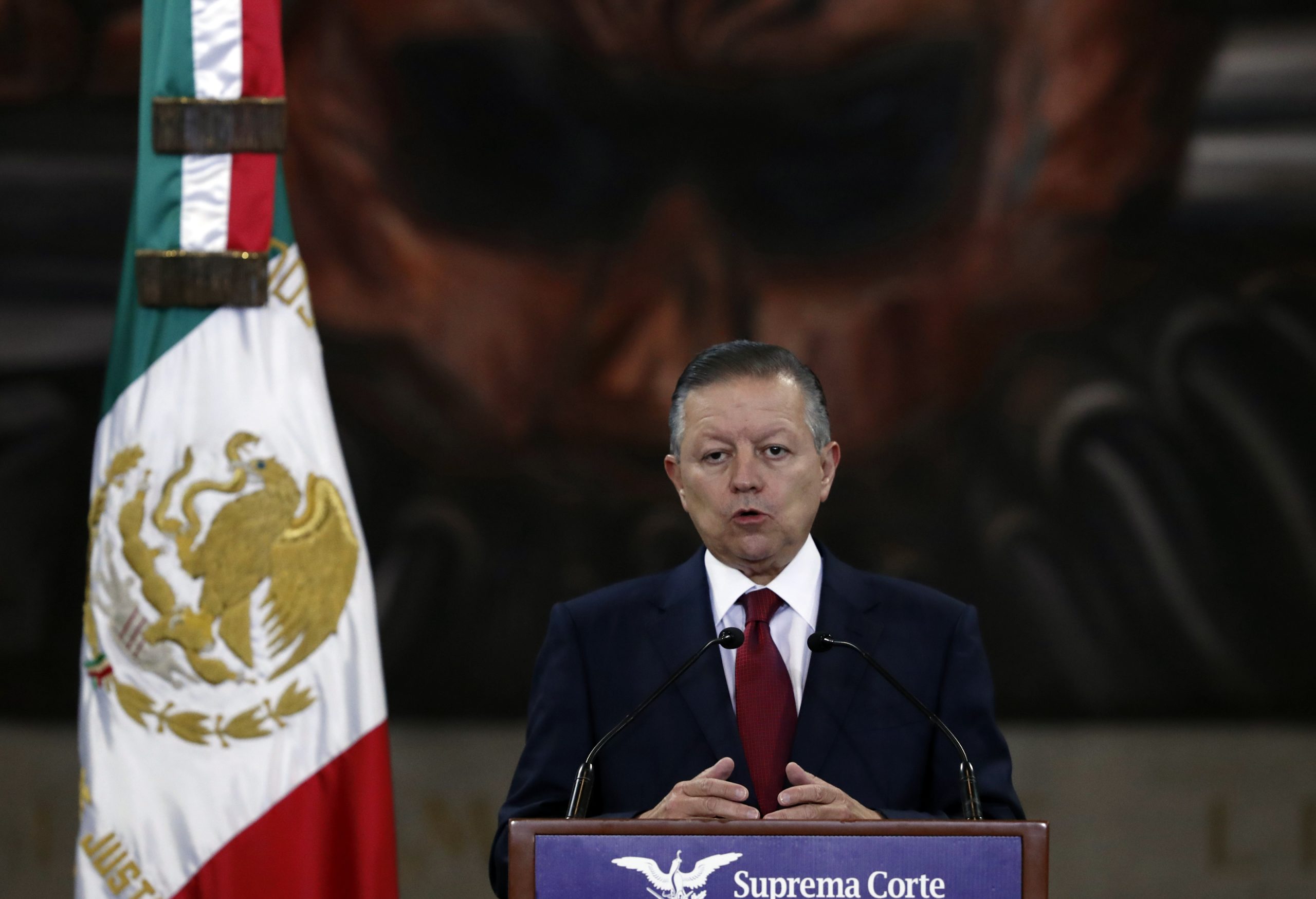 Arturo Zaldívar defiende proyecto de ley contra feminicidios